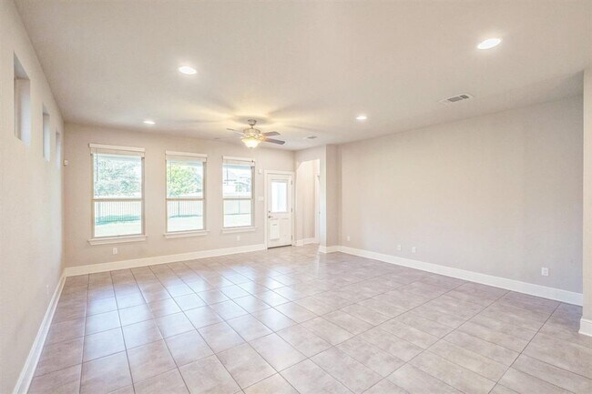 Building Photo - 305 Crossvine Trail