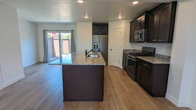 Building Photo - Beautiful 3 Bedroom Townhome in Cedar City...