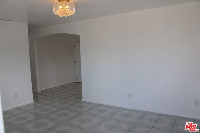 Building Photo - 1402 Celis St