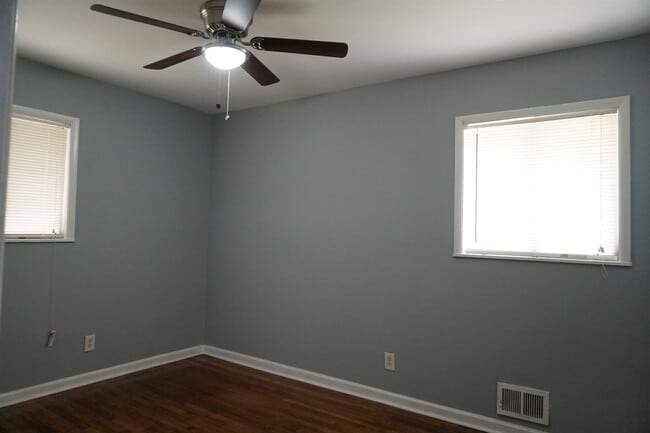 Building Photo - 504 Pinecrest Dr