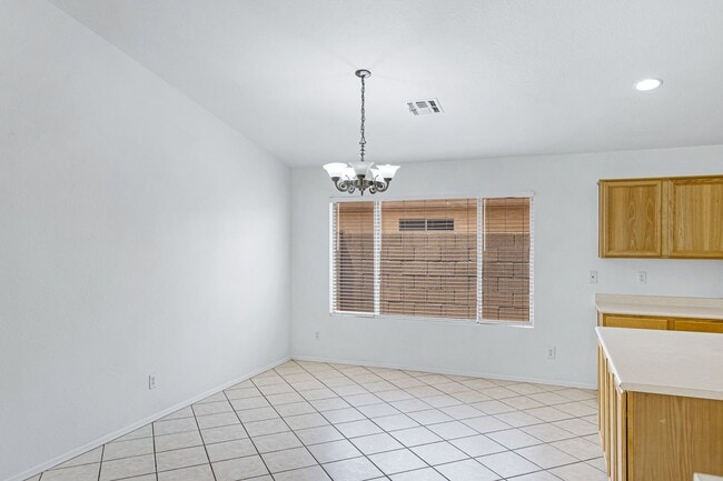 Building Photo - Beautiful Large 3 Bedroom home in Parkwood...