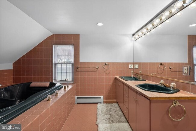 Building Photo - 18 GROVE St