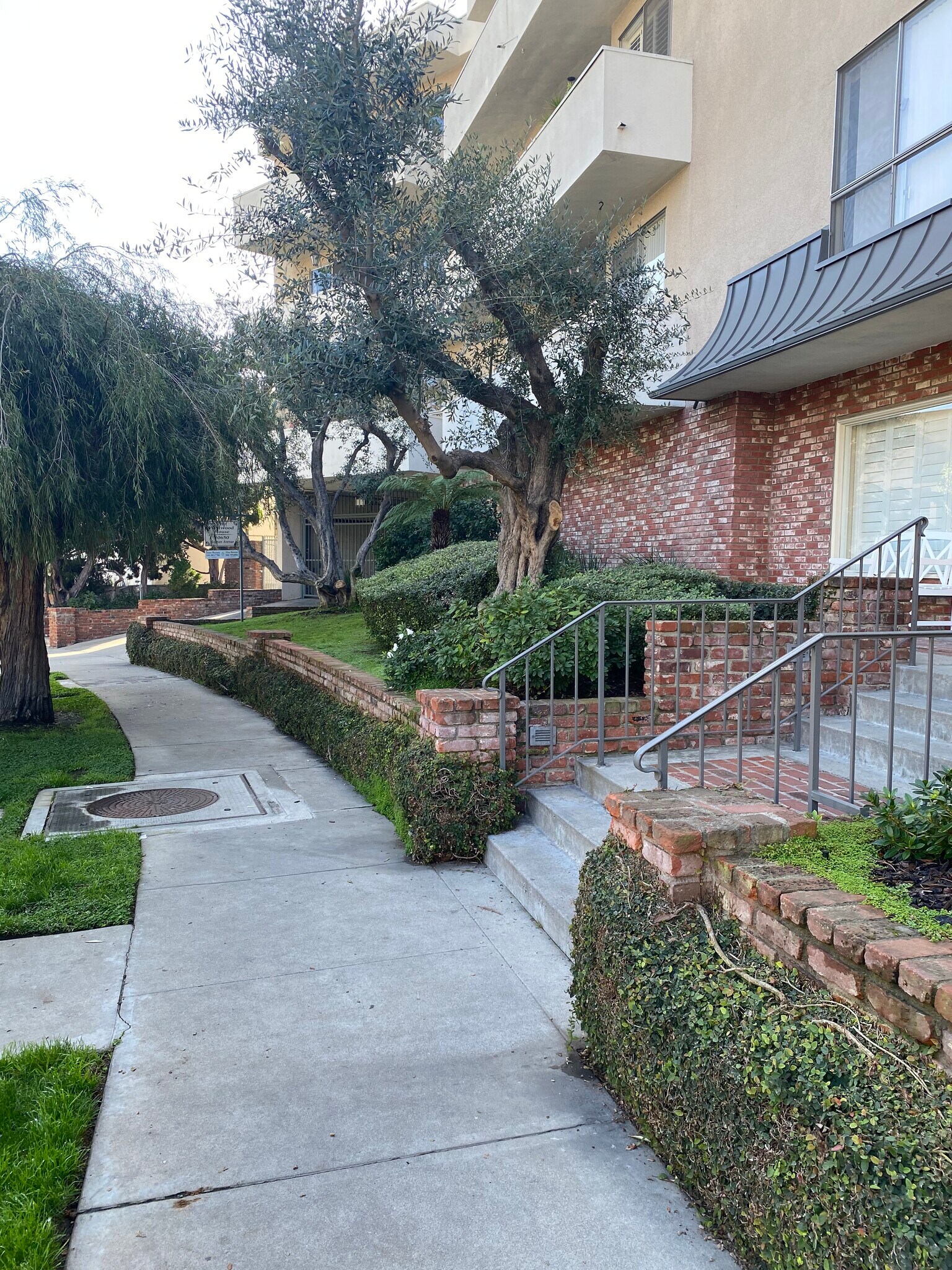 Building Photo - 10650 Holman Ave