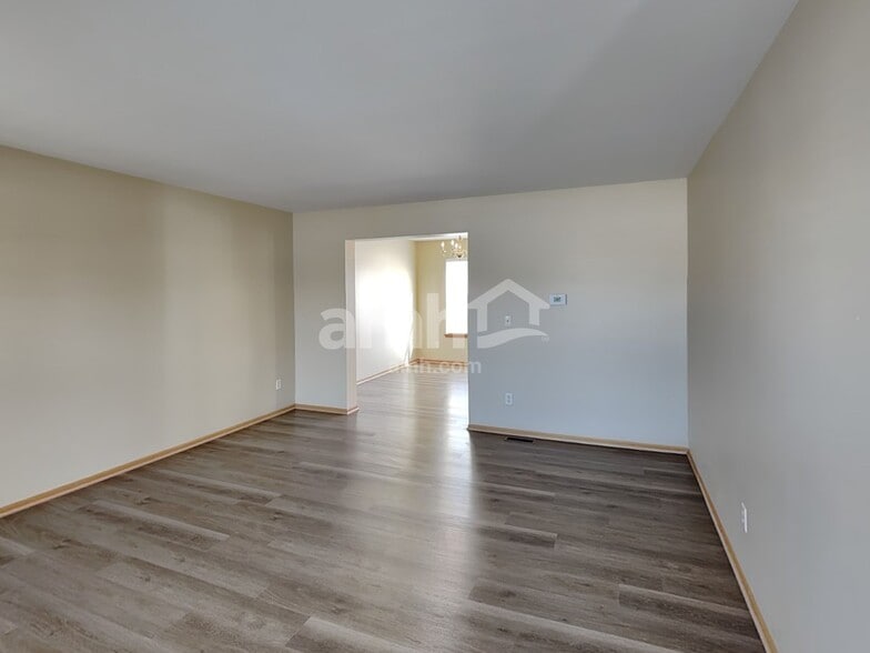 Building Photo - 1482 Sunflower Dr