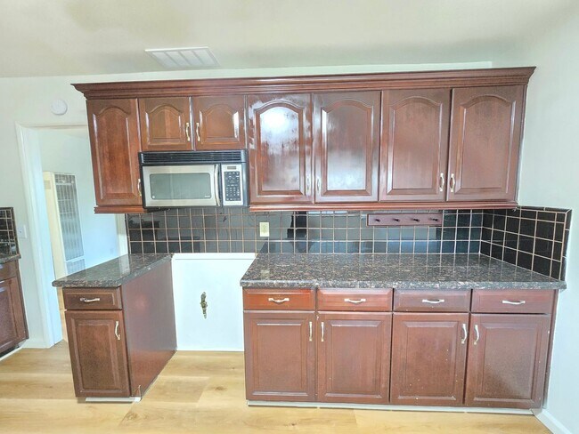Building Photo - House for rent in LANCASTER | 3 Bedrooms |...