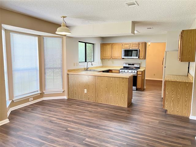 Building Photo - 2019 Longmeadow Ct
