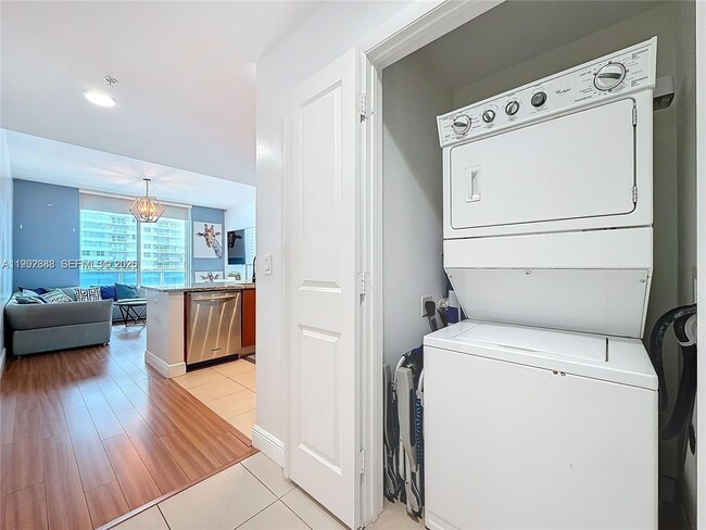 Building Photo - 1945 S Ocean Dr