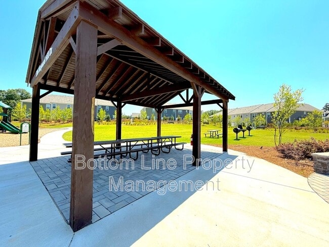 Building Photo - 5278 Maynard Hl Dr