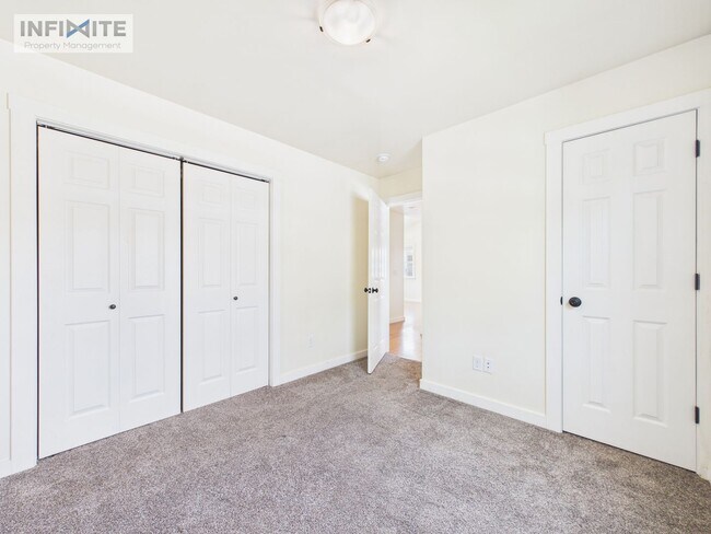Building Photo - 845 Cottage Park Ln