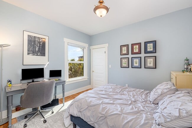 Building Photo - Sunset Hill Home