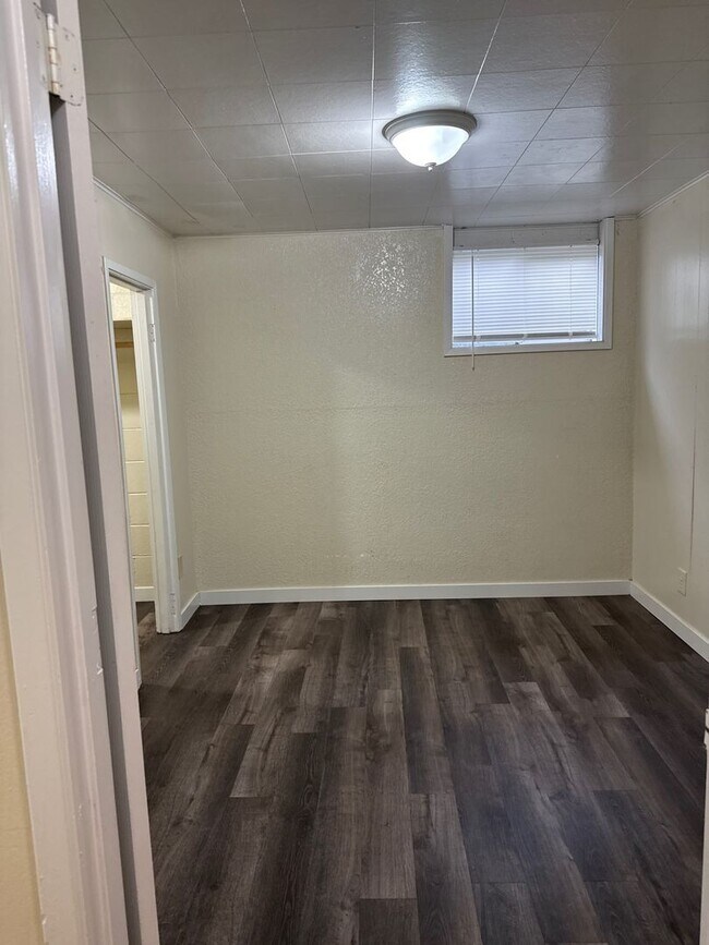 Building Photo - 902 S 29th Ave