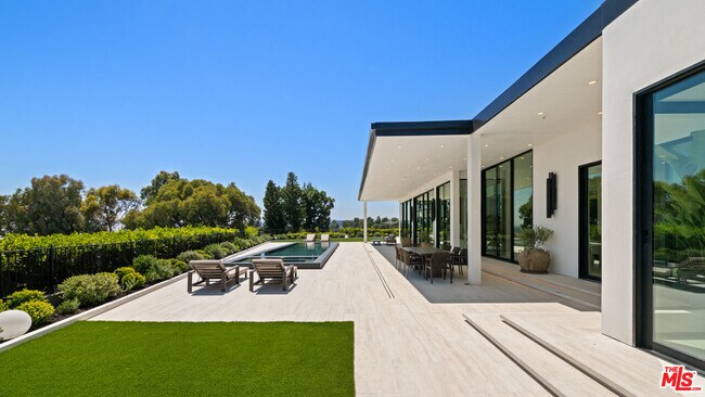 Building Photo - 365 Trousdale Pl