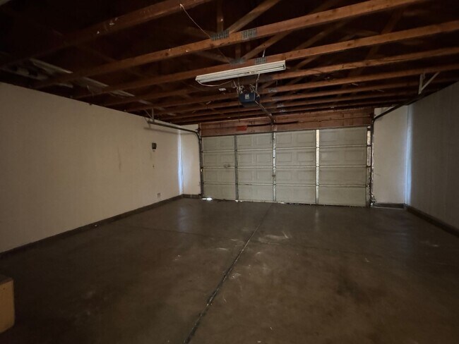 Building Photo - Three Bed, Two Bath Home with Two Car Garage