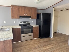 Building Photo - 580 Banjo Way