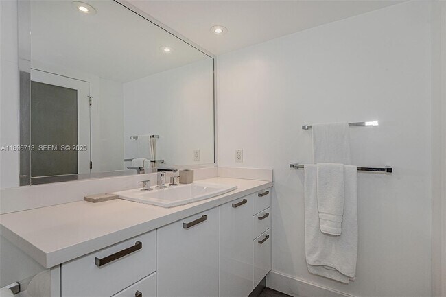 Building Photo - 2301 Collins Ave