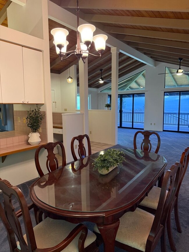 Building Photo - Beautiful 3 Bedroom / 2.5 Bathroom Home in Wailuku Heights!