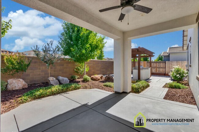 Building Photo - Vineyard Creek-Former Model Home