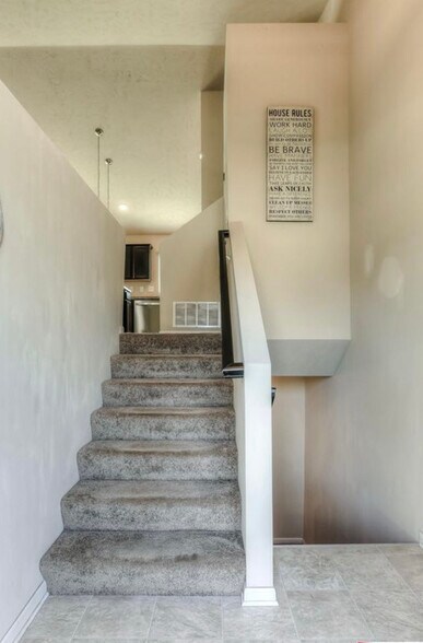 Building Photo - 9135 Hanover St