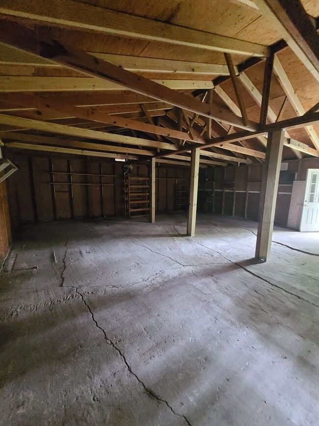 Building Photo - Comfortable Living in the Heart of Goose Creek