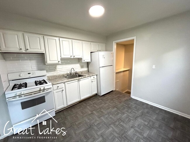 Building Photo - Lovely 2 Bedroom 1 Bathroom now available for rent