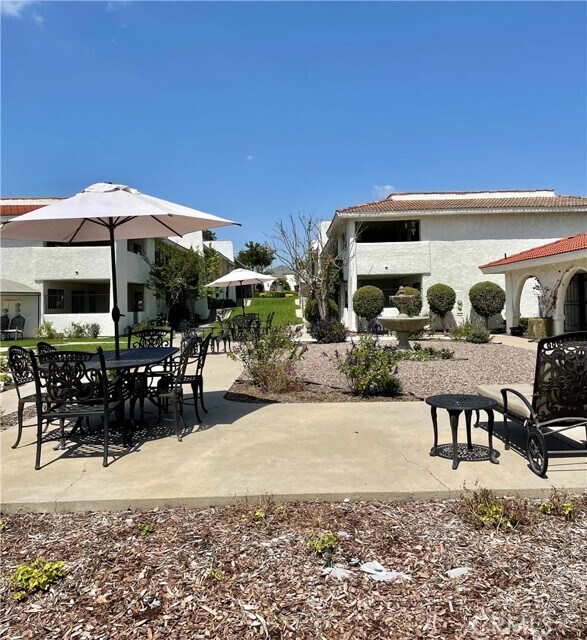 Building Photo - 755 E Date St