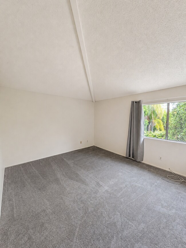 Building Photo - 3727 Mesa Oak Ln