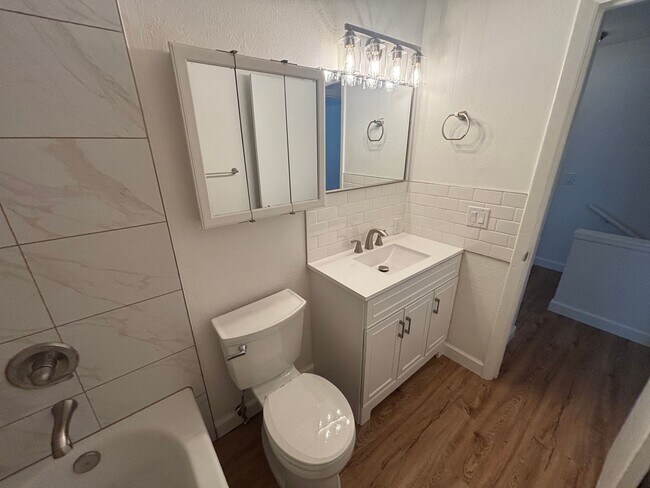 Building Photo - Erler - 1023 (MU68)