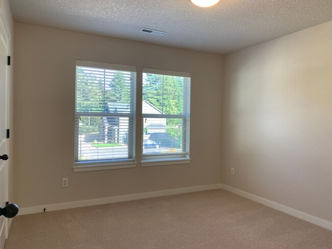 Building Photo - Beautiful 4BR in Camas! Modern Finishes! Close to Shopping & I-5! Schedule a tour today!