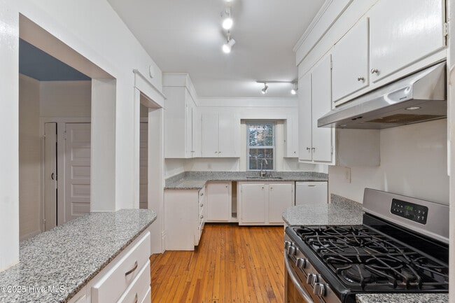 Building Photo - 160 N Rdg St