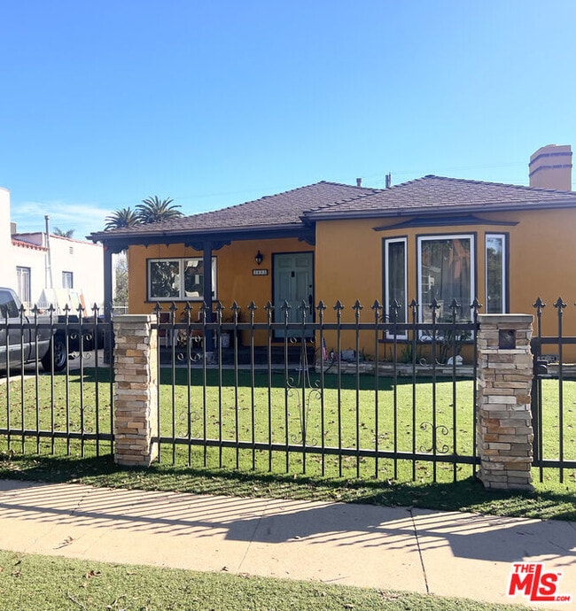 Building Photo - 2652 S Bedford St