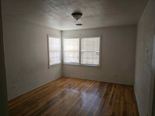 Building Photo - 4222 SW 11th Ave