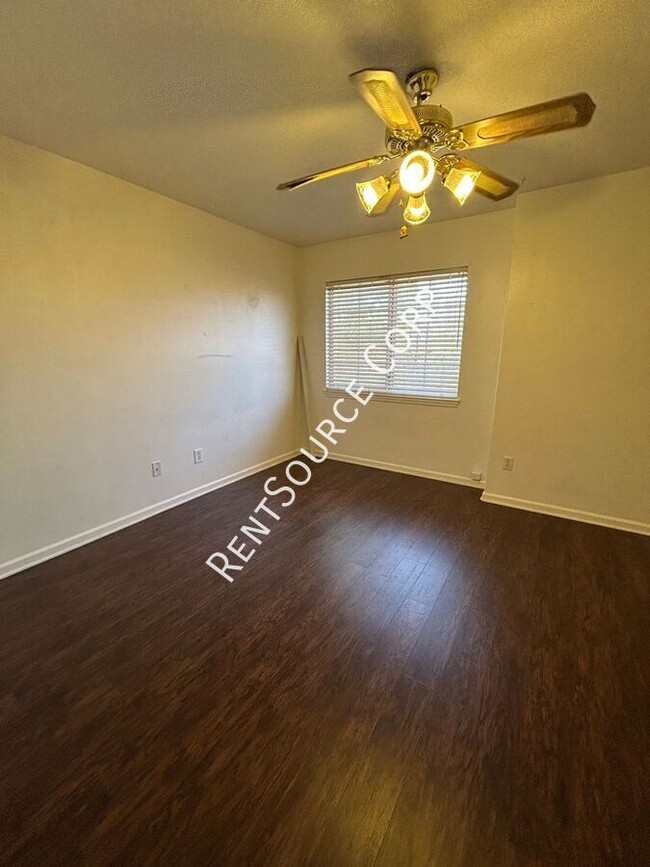 Building Photo - 3210 Lantana Ct