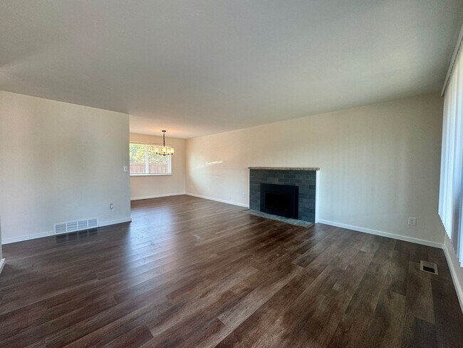 Building Photo - Newley Renovated Four-Bedroom Home