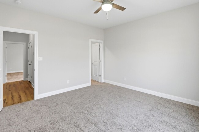 Building Photo - Spacious Living in Stateside – Comfort, Style & Convenience!