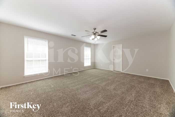 Building Photo - 2708 Beverly Dr