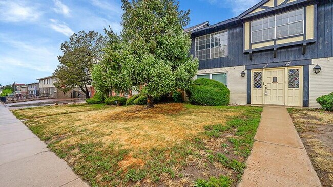 Building Photo - $1,700.00 - 2 Beds 1 Bath, Single Family H...
