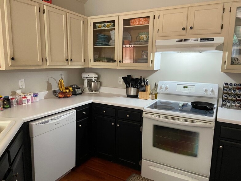 Building Photo - 45 Rockland Ct