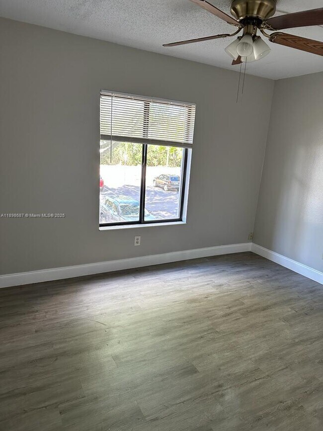 Building Photo - 8215 Sun Spring Cir