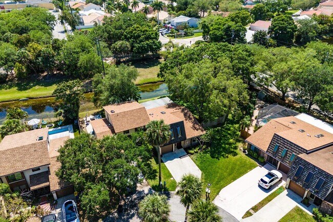 Building Photo - 1048 Raintree Dr