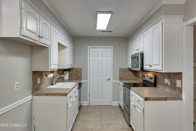 Building Photo - 348 Durham Ct