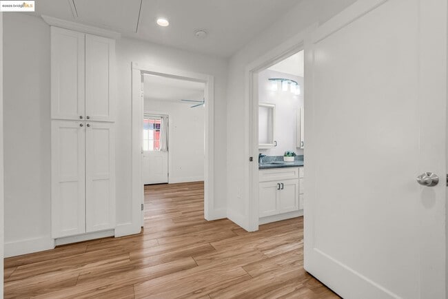 Building Photo - 507 Maple St