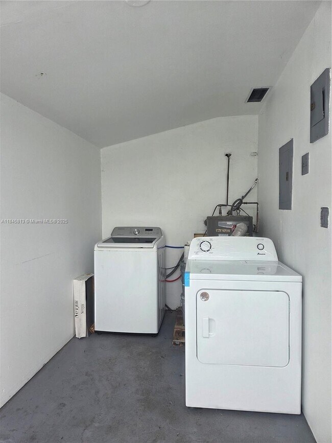 Building Photo - 15721 NW 17th Ct