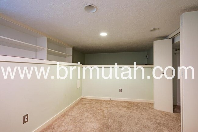 Building Photo - 628 Browning Ave