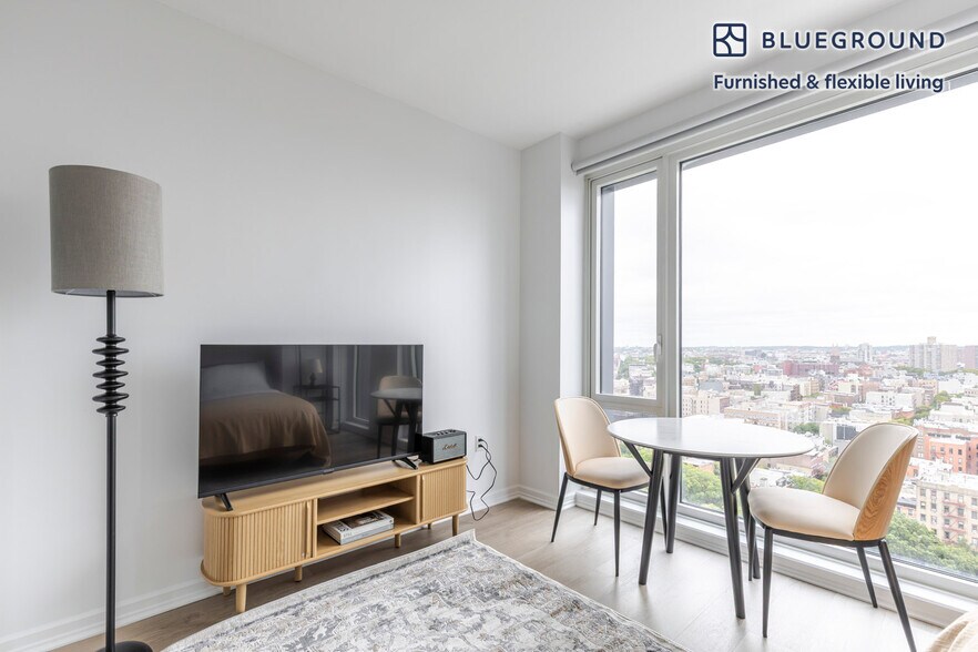 Building Photo - 275 S 5th St