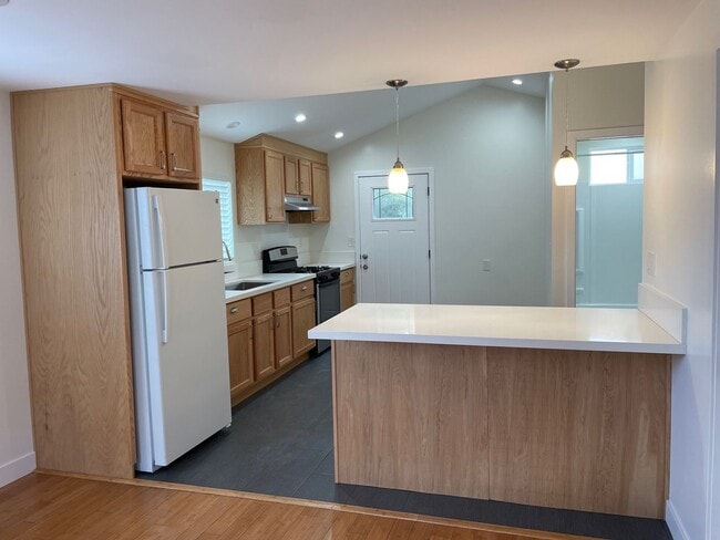 Building Photo - 1 Bed 1 Bath with In Unit Laundry and AC Available in PRIME Echo Park!