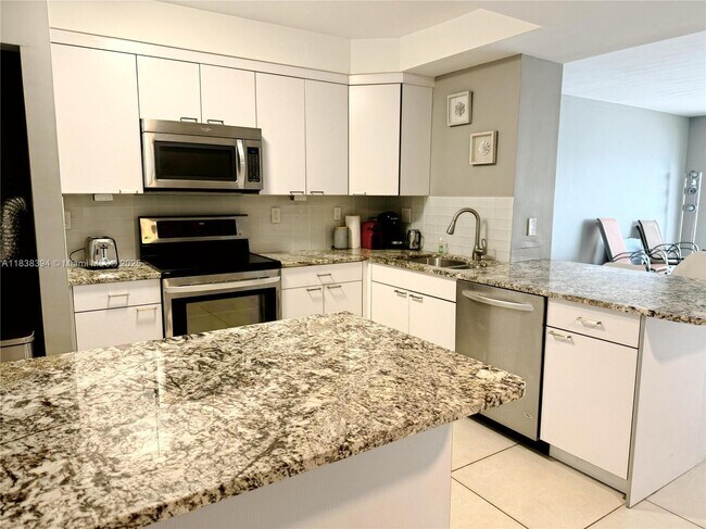 Building Photo - 3850 Galt Ocean Dr