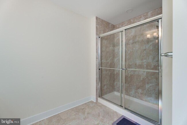 Building Photo - 3 E Hartwick Dr