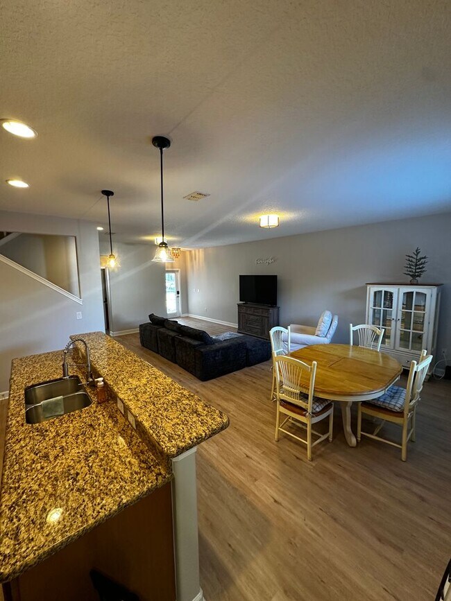 Building Photo - New Winter Garden!