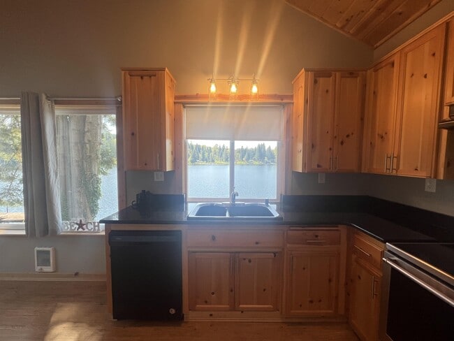 Building Photo - 5010 Lake Bosworth Ln