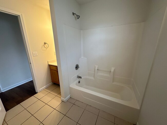 Building Photo - 1651 W Kole Dr